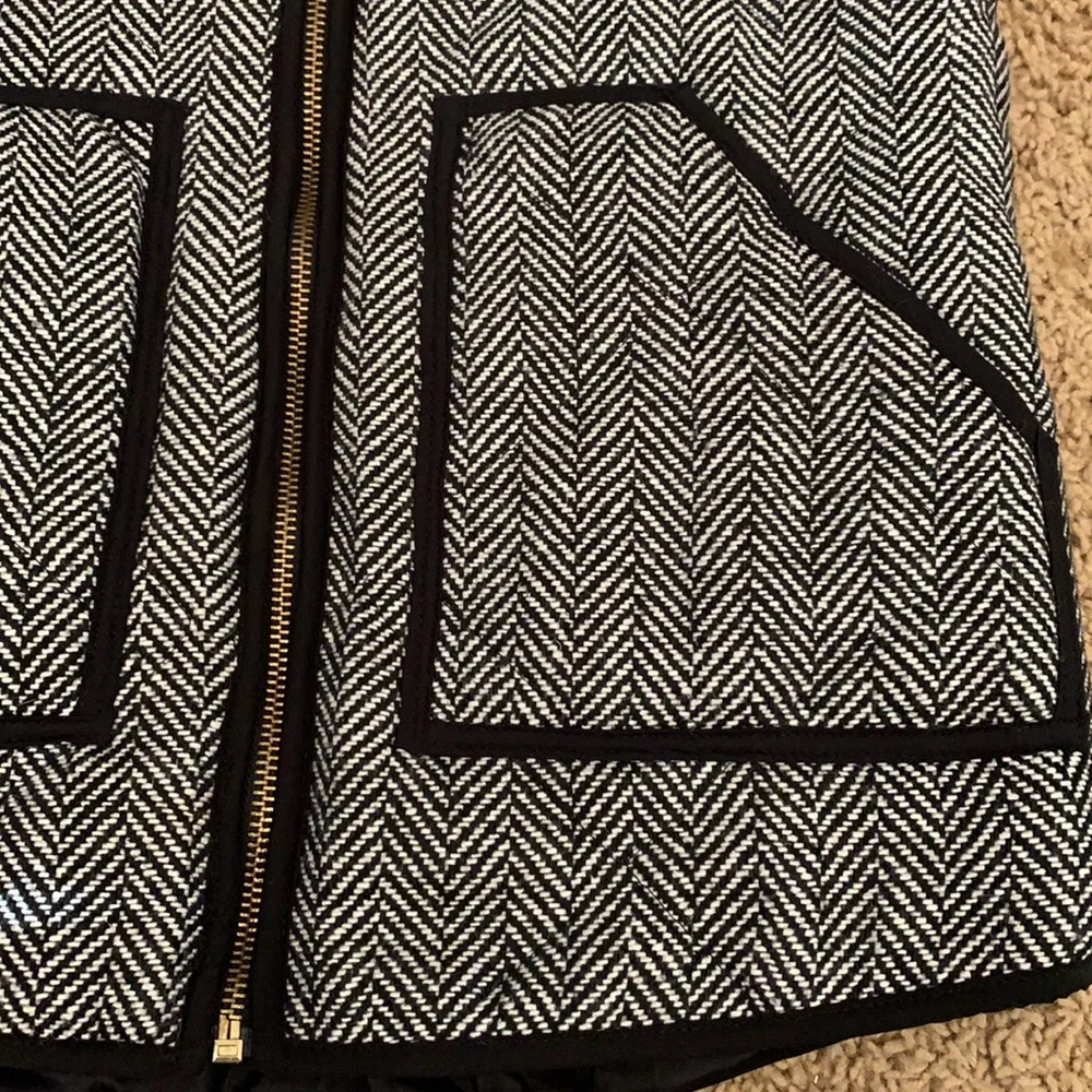 Black and white vest - Picture 3 of 5